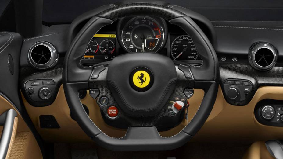 Sistema "Human Machine Interface" permite ajustar a maioria dos controles por comandos no volante | <a href="https://gutenberg.quatrorodas.abril.com.br/saloes/genebra/2012/ferrari-f12berlinetta-678494.shtml" rel="migration">Leia mais</a>