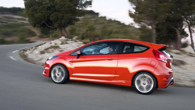 Motor é 1.6 Ecoboost de quatro cilindros Motor é 1.6 Ecoboost de quatro cilindros