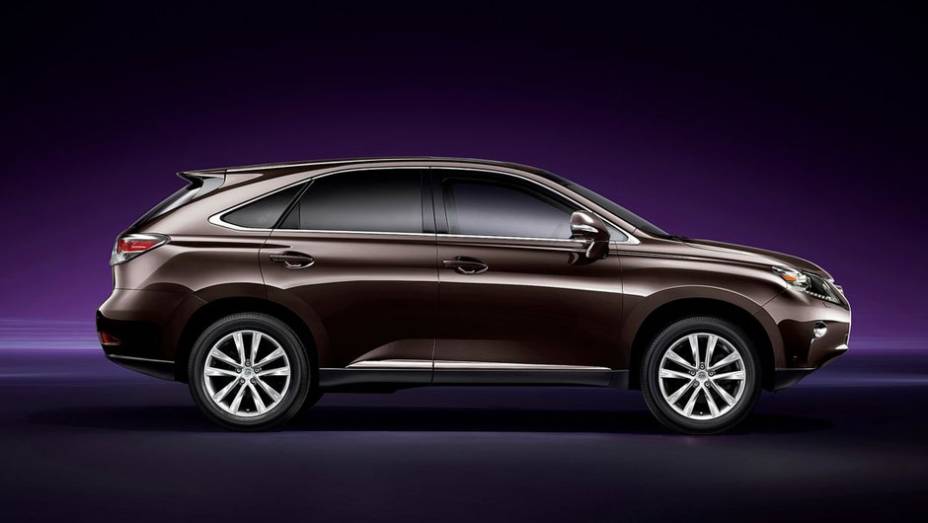 Modelo ganhou novo para-choque frontal, faróis com LEDs | <a href="https://gutenberg.quatrorodas.abril.com.br/saloes/genebra/2012/lexus-rx-678808.shtml" rel="migration">Leia mais</a>