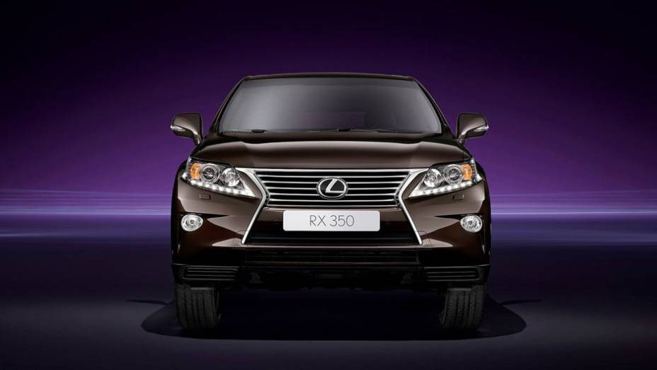 Grande dianteira também foi modificada | <a href="https://gutenberg.quatrorodas.abril.com.br/saloes/genebra/2012/lexus-rx-678808.shtml" rel="migration">Leia mais</a>