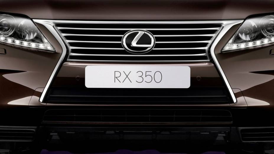 Acoplado à transmissão automática de seis marchas, o crossover acelera de 0 a 100 km/h em 7,7 segundos | <a href="https://gutenberg.quatrorodas.abril.com.br/saloes/genebra/2012/lexus-rx-678808.shtml" rel="migration">Leia mais</a>