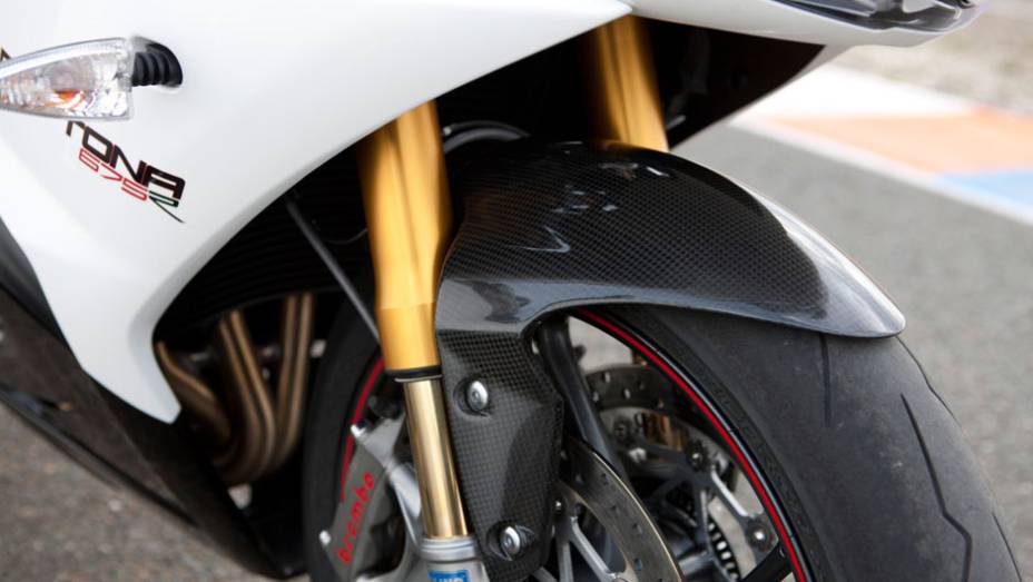 A superesportiva Triumph Daytona 675R foi totalmente remodelada no início de 2013 | <a href="https://gutenberg.quatrorodas.abril.com.br/moto/noticias/triumph-lanca-daytona-675r-street-triple-741449.shtml" rel="migration">Leia mais</a>