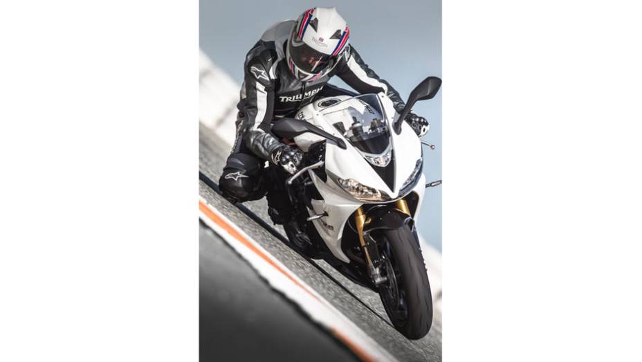 Triumph apresenta Daytona 675R no Brasil | <a href="https://gutenberg.quatrorodas.abril.com.br/moto/noticias/triumph-lanca-daytona-675r-street-triple-741449.shtml" rel="migration">Leia mais</a>