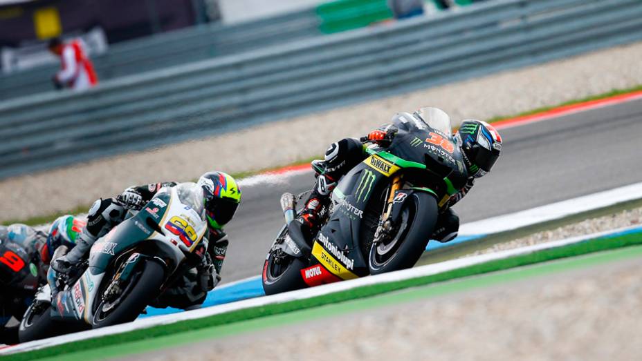 Bradley Smith garantiu o sexto lugar no grid de largada | <a href="https://gutenberg.quatrorodas.abril.com.br/moto/noticias/motogp-crutchlow-conquista-pole-assen-745300.shtml" rel="migration">Leia mais</a>