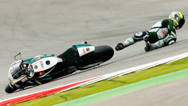Yonny Hernandez, da equipe Paul Bird Motorsport, sofre queda em Assen | <a href="https://gutenberg.quatrorodas.abril.com.br/moto/noticias/motogp-crutchlow-conquista-pole-assen-745300.shtml" rel="migration">Leia mais</a> Yonny Hernandez, da equipe Paul Bird Motorsport, sofre queda em Assen | <a href="https://gutenberg.quatrorodas.abril.com.br/moto/noticias/motogp-crutchlow-conquista-pole-assen-745300.shtml" rel="migration">Leia mais</a>