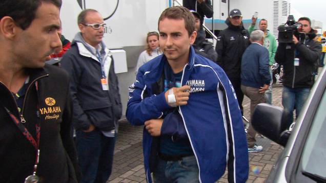 Lorenzo voltou de Barcelona após operação e largará em 12º lugar em Assen | <a href="https://gutenberg.quatrorodas.abril.com.br/moto/noticias/motogp-crutchlow-conquista-pole-assen-745300.shtml" rel="migration">Leia mais</a> Lorenzo voltou de Barcelona após operação e largará em 12º lugar em Assen | <a href="https://gutenberg.quatrorodas.abril.com.br/moto/noticias/motogp-crutchlow-conquista-pole-assen-745300.shtml" rel="migration">Leia mais</a>