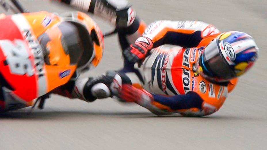 Queda de Dani Pedrosa | <a href="https://gutenberg.quatrorodas.abril.com.br/moto/noticias/motogp-crutchlow-conquista-pole-assen-745300.shtml" rel="migration">Leia mais</a>