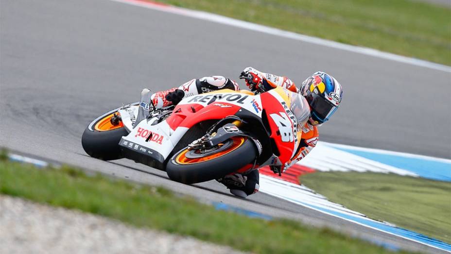 Dani Pedrosa largará em quinto lugar | <a href="https://gutenberg.quatrorodas.abril.com.br/moto/noticias/motogp-crutchlow-conquista-pole-assen-745300.shtml" rel="migration">Leia mais</a>