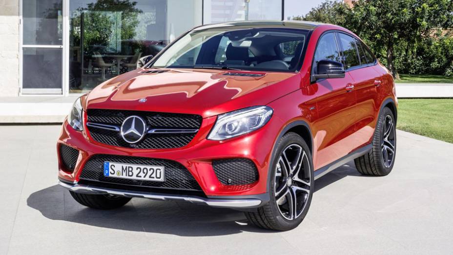 Mercedes GLE AMG 2015 é divulgada oficialmente | <a href="https://gutenberg.quatrorodas.abril.com.br/noticias/fabricantes/mercedes-divulga-oficialmente-nova-gle-820013.shtml" rel="migration">Leia mais</a>