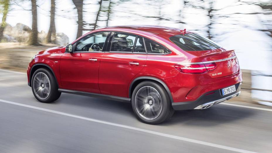 Objetivo é claro: bater a BMW X6 | <a href="https://gutenberg.quatrorodas.abril.com.br/noticias/fabricantes/mercedes-divulga-oficialmente-nova-gle-820013.shtml" rel="migration">Leia mais</a>