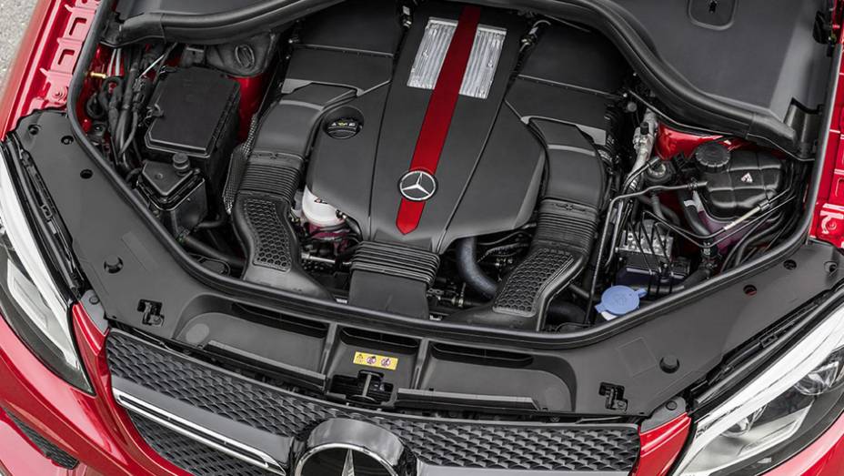 Motor é V6 biturbo com 367 cavalos e transmissão de nove marchas automática | <a href="https://gutenberg.quatrorodas.abril.com.br/noticias/fabricantes/mercedes-divulga-oficialmente-nova-gle-820013.shtml" rel="migration">Leia mais</a>