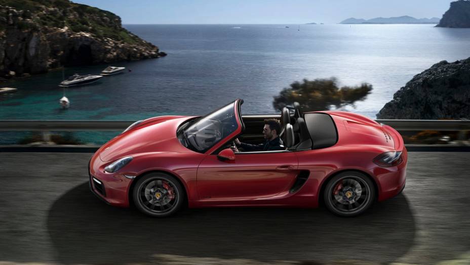 Chega aos 100 km/h em apenas 4,7 segundos e atinge 281 km/h. | <a href="https://gutenberg.quatrorodas.abril.com.br/noticias/fabricantes/porsche-lanca-boxster-gts-cayman-gts-777156.shtml" rel="migration">Leia mais</a>