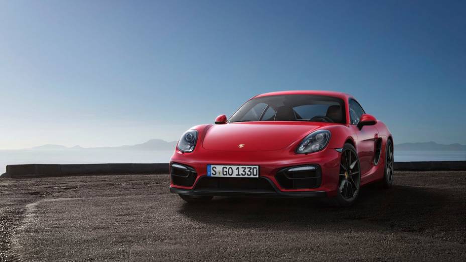 O modelo tem 340 cavalos de potência. | <a href="https://gutenberg.quatrorodas.abril.com.br/noticias/fabricantes/porsche-lanca-boxster-gts-cayman-gts-777156.shtml" rel="migration">Leia mais</a>