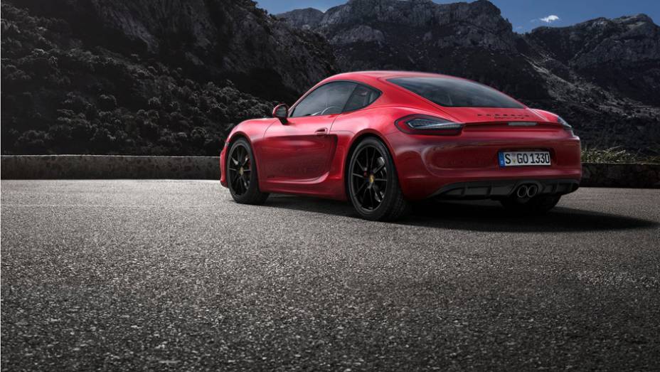 Outra novidade é o sistema de amortecimento eletrônico. | <a href="https://gutenberg.quatrorodas.abril.com.br/noticias/fabricantes/porsche-lanca-boxster-gts-cayman-gts-777156.shtml" rel="migration">Leia mais</a>