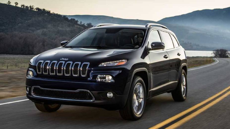 O estilo parece ter sido inspirado no Range Rover Evoque, com faróis afilados e traços agressivos | <a href="%20https://gutenberg.quatrorodas.abril.com.br/saloes/new-york/2013/jeep-cherokee-737016.shtml" rel="migration">Leia mais</a>