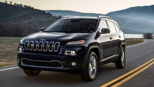 O estilo parece ter sido inspirado no Range Rover Evoque, com faróis afilados e traços agressivos | <a href="%20https://gutenberg.quatrorodas.abril.com.br/saloes/new-york/2013/jeep-cherokee-737016.shtml" rel="migration">Leia mais</a> O estilo parece ter sido inspirado no Range Rover Evoque, com faróis afilados e traços agressivos | <a href="%20https://gutenberg.quatrorodas.abril.com.br/saloes/new-york/2013/jeep-cherokee-737016.shtml" rel="migration">Leia mais</a>
