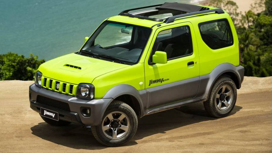 O Jimny tem tração nas quatro rodas e ótimos ângulos de entrada e saída, ideais para se dar bem nas trilhas | <a href="%20https://gutenberg.quatrorodas.abril.com.br/carros/lancamentos/suzuki-jimny-734410.shtml" rel="migration">Leia mais</a>