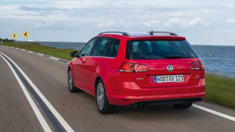 O motor da Golf Variant é o elogiado 1.4 TSI, que entrega 140 cv e chega aos 205 km/h | <a href="https://gutenberg.quatrorodas.abril.com.br/noticias/fabricantes/vw-lanca-golf-variant-868081.shtml" rel="migration">Leia mais</a>