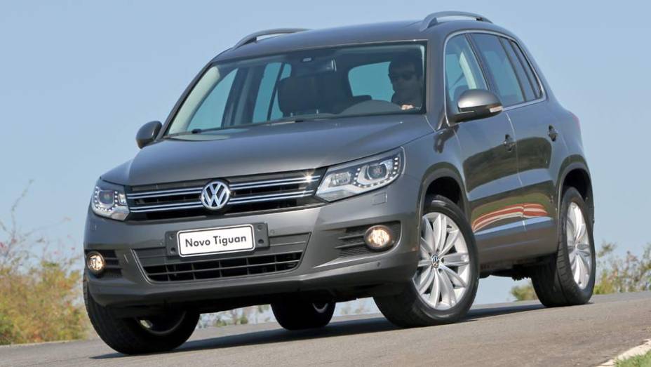 Modelo passou pelo seu primeiro face-lift | <a href="https://gutenberg.quatrorodas.abril.com.br/carros/lancamentos/volkswagen-tiguan-640848.shtml" rel="migration">Leia mais</a>