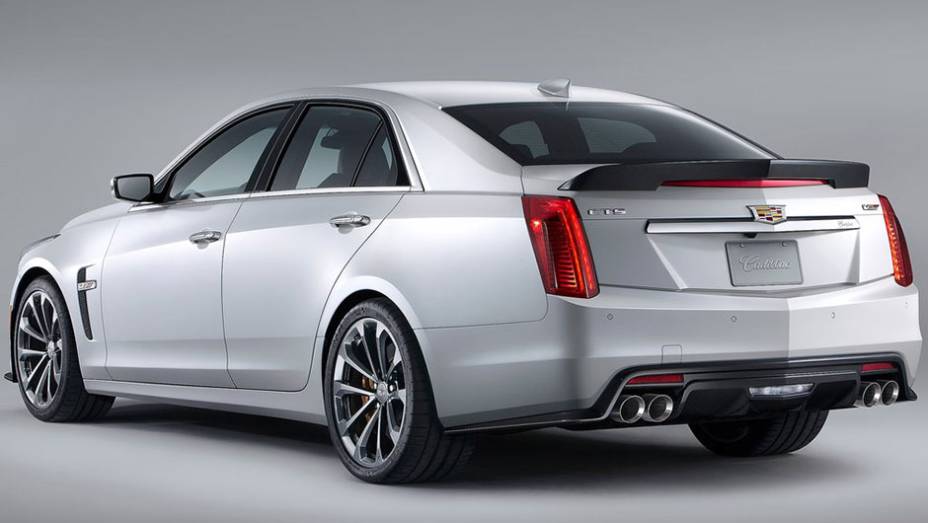 O novo CTS-V conta com motor 6.2 V8 turbo de 640 cv de potência e 85,5 mkgf de torque | <a href="https://gutenberg.quatrorodas.abril.com.br/noticias/saloes/detroit-2015/cadillac-revela-novo-cts-v-820740.shtml" target="_blank" rel="migration">Leia mais</a>