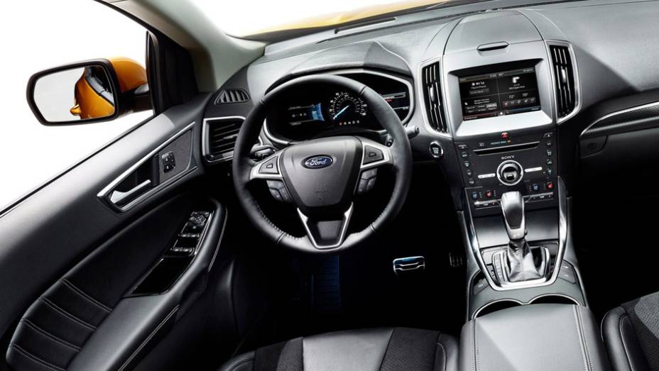 Por dentro as alterações foram mais discretas, com novas saídas de ar-condicionado e revestimentos | <a href="https://gutenberg.quatrorodas.abril.com.br/noticias/saloes/paris-2014/ford-apresenta-novo-edge-787116.shtml" rel="migration">Leia mais</a>