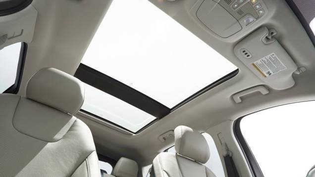 O enorme teto solar panorâmico é vendido como opcional | <a href="https://gutenberg.quatrorodas.abril.com.br/noticias/saloes/paris-2014/ford-apresenta-novo-edge-787116.shtml" rel="migration">Leia mais</a> O enorme teto solar panorâmico é vendido como opcional | <a href="https://gutenberg.quatrorodas.abril.com.br/noticias/saloes/paris-2014/ford-apresenta-novo-edge-787116.shtml" rel="migration">Leia mais</a>