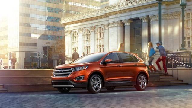 Bem equipado, o crossover vem com itens como sensores de estacionamento na frente e atrás, piloto automático adaptativo e alerta de pontos cegos | <a href="https://gutenberg.quatrorodas.abril.com.br/noticias/saloes/paris-2014/ford-apresenta-novo-edge-787116.shtml" rel="migration">L</a> Bem equipado, o crossover vem com itens como sensores de estacionamento na frente e atrás, piloto automático adaptativo e alerta de pontos cegos | <a href="https://gutenberg.quatrorodas.abril.com.br/noticias/saloes/paris-2014/ford-apresenta-novo-edge-787116.shtml" rel="migration">L</a>