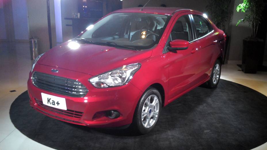 Grande novidade da terceira geração é o lançamento de uma inédita versão sedã nos próximos meses | <a href="https://gutenberg.quatrorodas.abril.com.br/carros/lancamentos/novo-ford-ka-792257.shtml" rel="migration">Leia mais</a>