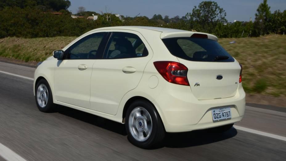 Rodas de liga leve também equipam o Ka SEL | <a href="https://gutenberg.quatrorodas.abril.com.br/carros/lancamentos/novo-ford-ka-792257.shtml" rel="migration">Leia mais</a>