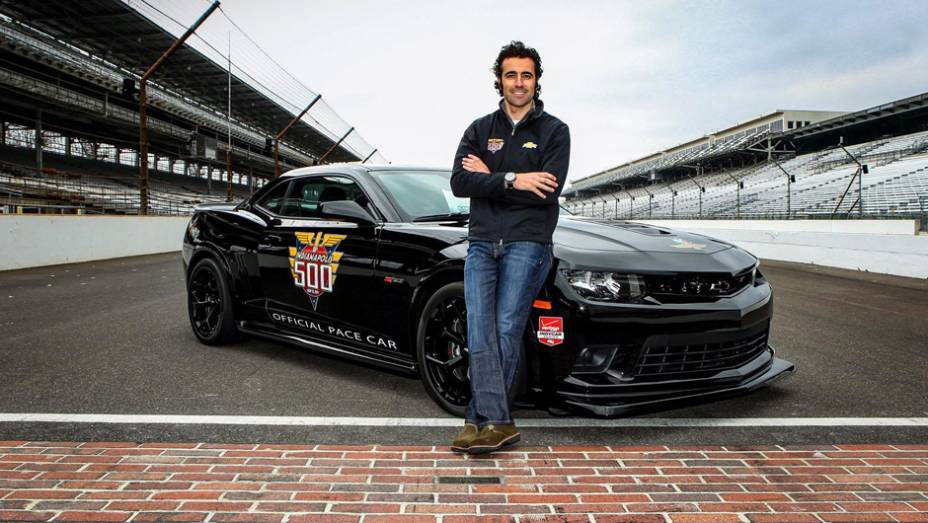 A Verizon Indycar Series apresentou seu novo Pace Car | <a href="https://gutenberg.quatrorodas.abril.com.br/noticias/fabricantes/f-indy-apresenta-seu-novo-pace-car-chevrolet-camaro-z-28-777840.shtml" rel="migration">Leia mais</a>