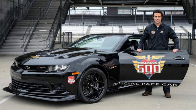 O veículo será usado exclusivamente nas 500 Milhas de Indianápolis | <a href="https://gutenberg.quatrorodas.abril.com.br/noticias/fabricantes/f-indy-apresenta-seu-novo-pace-car-chevrolet-camaro-z-28-777840.shtml" rel="migration">Leia mais</a> O veículo será usado exclusivamente nas 500 Milhas de Indianápolis | <a href="https://gutenberg.quatrorodas.abril.com.br/noticias/fabricantes/f-indy-apresenta-seu-novo-pace-car-chevrolet-camaro-z-28-777840.shtml" rel="migration">Leia mais</a>