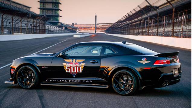 O modelo será todo preto, apenas com logos nas laterais do veículo | <a href="https://gutenberg.quatrorodas.abril.com.br/noticias/fabricantes/f-indy-apresenta-seu-novo-pace-car-chevrolet-camaro-z-28-777840.shtml" rel="migration">Leia mais</a> O modelo será todo preto, apenas com logos nas laterais do veículo | <a href="https://gutenberg.quatrorodas.abril.com.br/noticias/fabricantes/f-indy-apresenta-seu-novo-pace-car-chevrolet-camaro-z-28-777840.shtml" rel="migration">Leia mais</a>