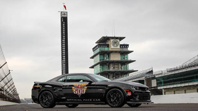 Quatro brasileiros venceram a prova, Emerson Fittipaldi, em 1989 e 1993, Hélio Castroneves, em 2001, 2002 e 2009, Gil de Ferran, em 2003 e Tony Kanann venceu no ano passado | <a href="https://gutenberg.quatrorodas.abril.com.br/noticias/fabricantes/f-indy-apresenta-s" rel="migration"></a> Quatro brasileiros venceram a prova, Emerson Fittipaldi, em 1989 e 1993, Hélio Castroneves, em 2001, 2002 e 2009, Gil de Ferran, em 2003 e Tony Kanann venceu no ano passado | <a href="https://gutenberg.quatrorodas.abril.com.br/noticias/fabricantes/f-indy-apresenta-s" rel="migration"></a>