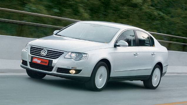 A sexta geração do Passat surgiu no Salão de Genebra de 2005; em vez de usar plataforma Audi, o carro aproveitava uma derivada do Golf V A sexta geração do Passat surgiu no Salão de Genebra de 2005; em vez de usar plataforma Audi, o carro aproveitava uma derivada do Golf V