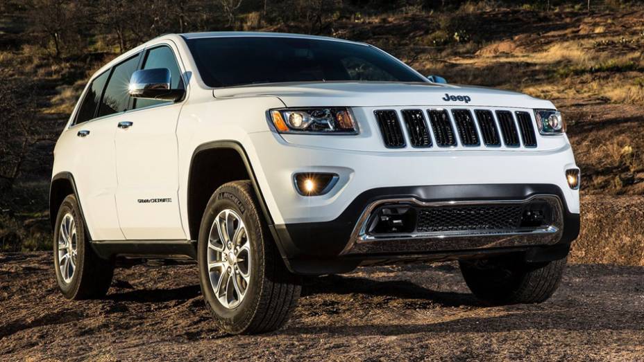 O modelo foi um dos respons&aacute;veis pela onda dos SUVs de luxo no pa&iacute;s, em meados dos anos 90; com o novo visual, a expectativa &eacute; voltar a vender bem | <a href="https://gutenberg.quatrorodas.abril.com.br/carros/lancamentos/jeep-grand-cherokee-771722.shtml" rel="migration">Leia mais</a>