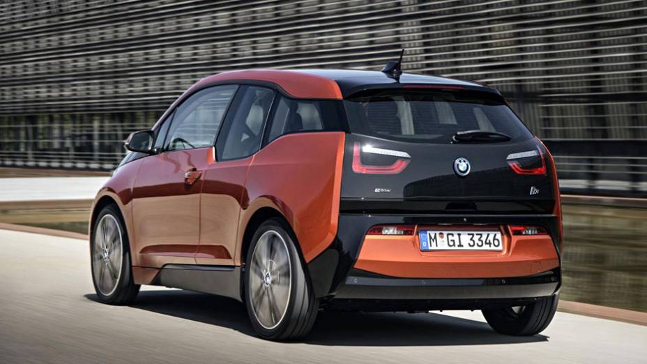 Segundo a BMW, é possível rodar de 130 a 160 quilômetros sem recarregar | <a href="https://gutenberg.quatrorodas.abril.com.br/saloes/frankfurt/2013/bmw-i3-753151.shtml" rel="migration">Leia mais</a>