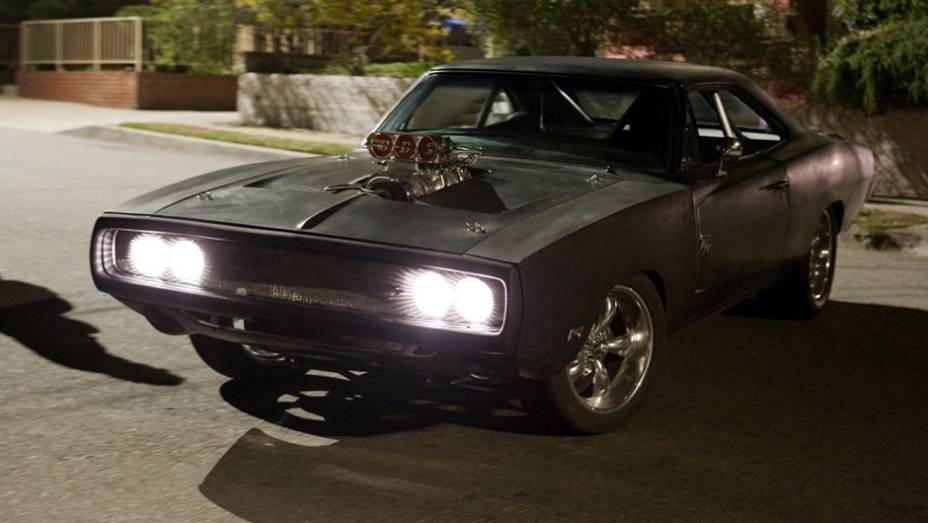 Dodge Charger: astro do primeiro e quarto filmes, o muscle-car despeja potência do motor V8 preparado por Dominic Toretto (Vin Diesel)