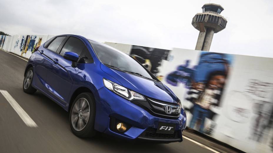 Maior e com design mais esportivo, o Fit chega à terceira geração | <a href="https://gutenberg.quatrorodas.abril.com.br/carros/lancamentos/novo-honda-fit-781163.shtml" rel="migration">Leia mais</a>