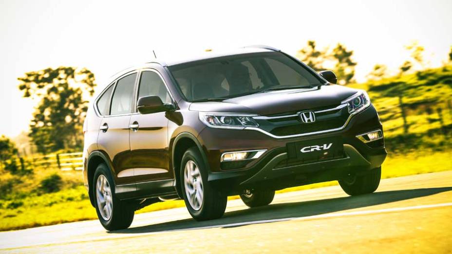 Reposicionado após o sucesso do HR-V, o CR-V chega ao Brasil de cara nova | <a href="https://gutenberg.quatrorodas.abril.com.br/noticias/fabricantes/honda-cr-v-reestilizado-chega-r-134-900-882983.shtml" target="_blank" rel="migration">Leia mais</a>