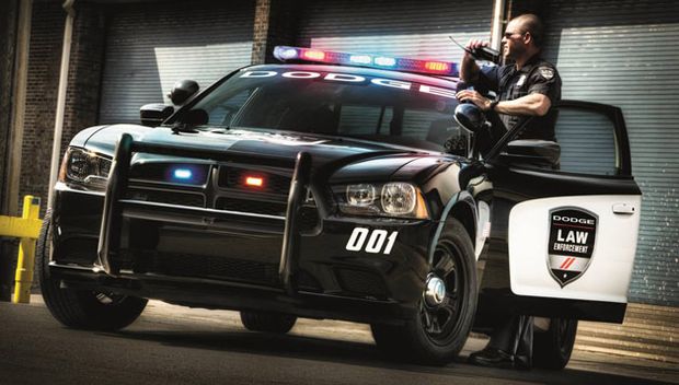 Dodge dá detalhes sobre o Charger Pursuit 2014
