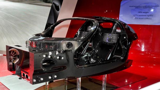 Vazam detalhes sobre sucessora da Ferrari Enzo