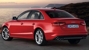 021012audis4_ab.jpg