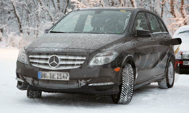 Mercedes-Benz Classe B elétrico é flagrado em testes