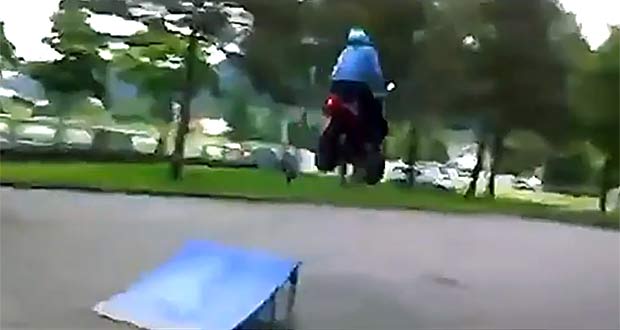 Como não saltar de scooter. Veja o vídeo! Como não saltar de scooter. Veja o vídeo!