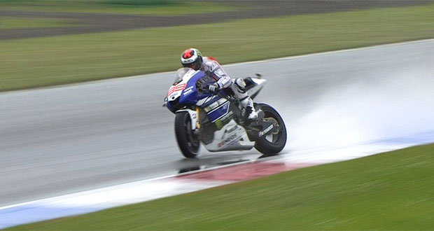 MotoGP: Lorenzo fratura clavícula em treino MotoGP: Lorenzo fratura clavícula em treino
