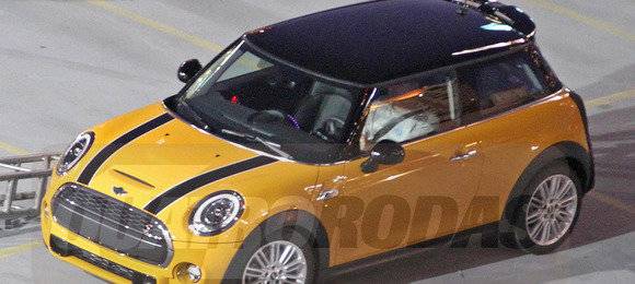 Novo MINI Cooper é flagrado sem disfarces