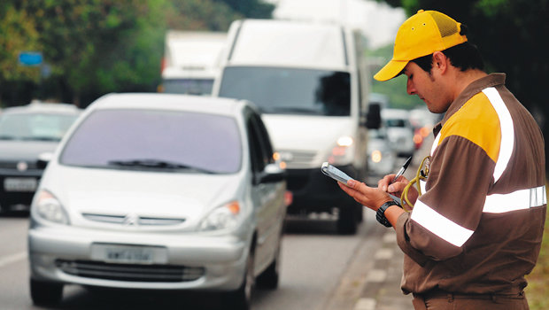 Transitar em faixa exclusiva de ônibus se torna infração gravíssima