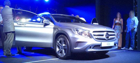 Mercedes-Benz exibe GLA no Brasil