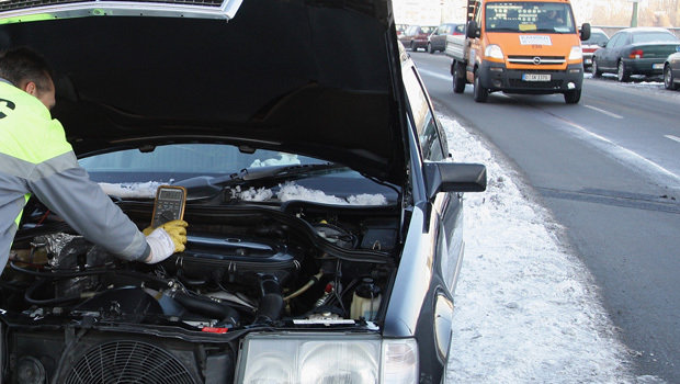 Bateria descarregada é a maior causa de panes automotivas no Brasil