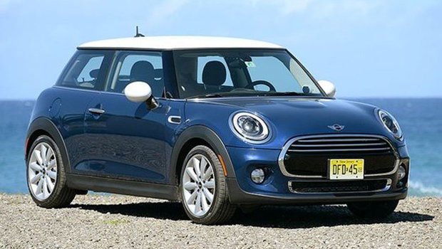Nova geração do MINI Cooper chega por R$ 89.950